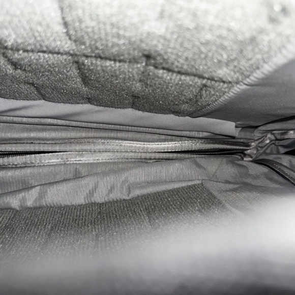 Peak Design Every Day Tote\Backpack Black with Gray Interior - Picture 9 of 16